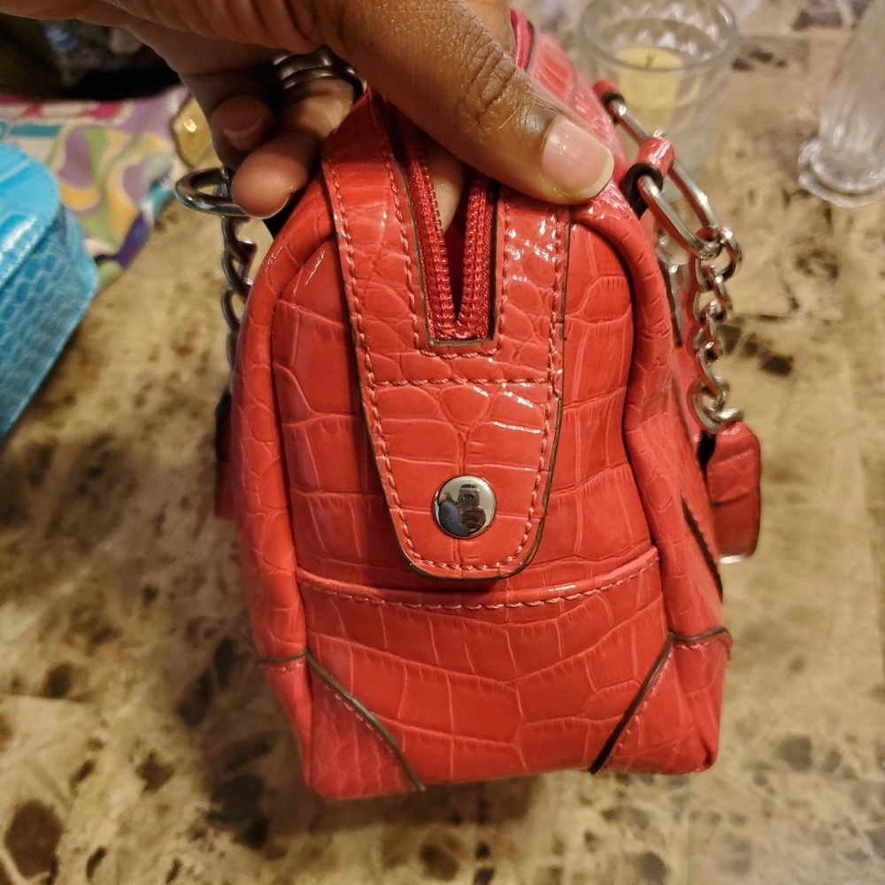 Embossed purse - Picture 3 of 3